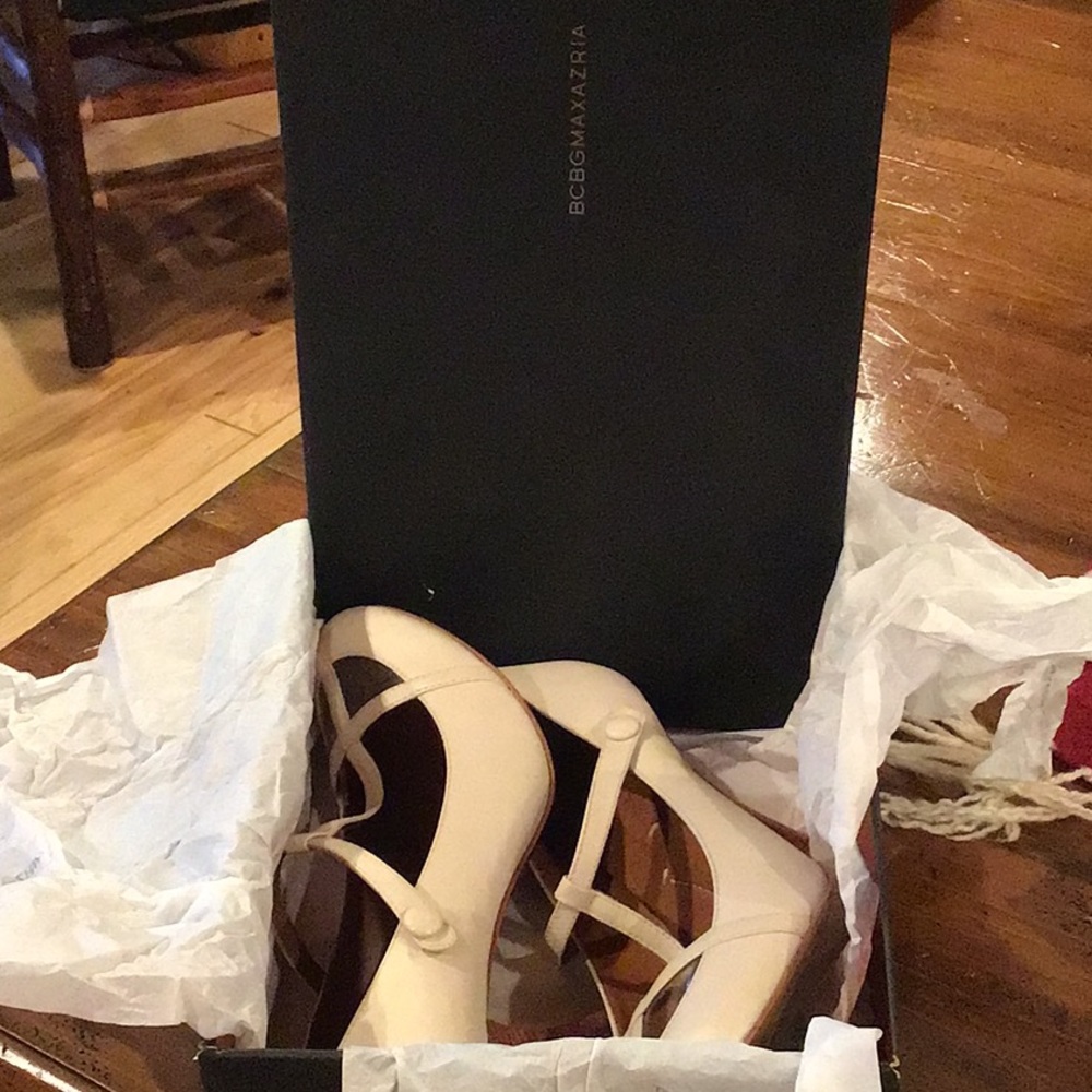 BCBG Maxazria Ivory Mary Jane Shoes. They match the BCBG suit perfectly.